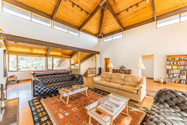 Crown of the Coast image 12