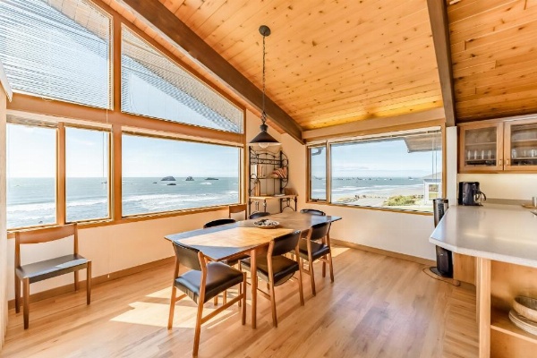 Crown of the Coast image 18