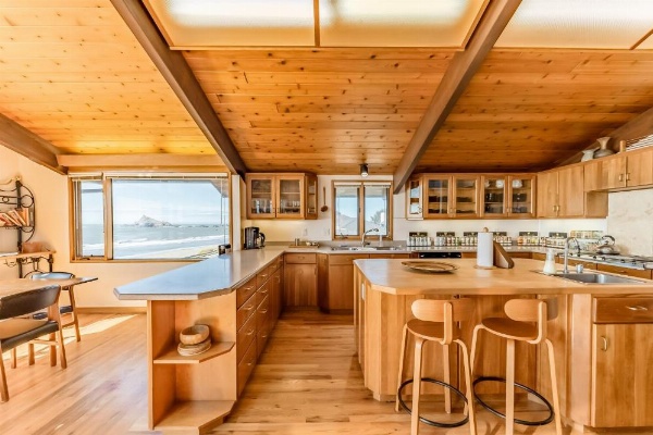 Crown of the Coast image 19