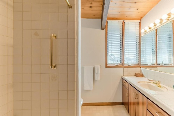 Crown of the Coast image 25