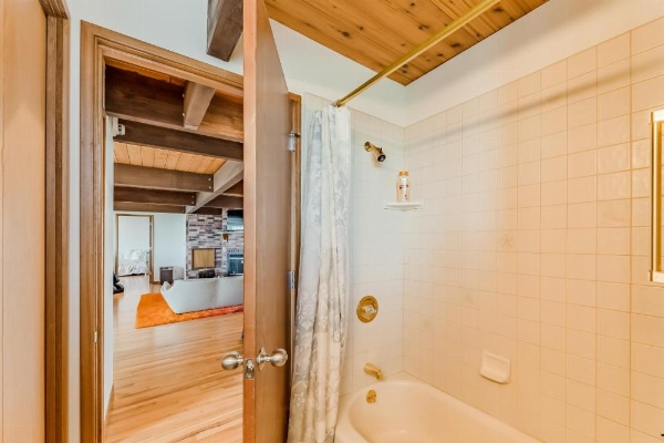 Crown of the Coast image 26