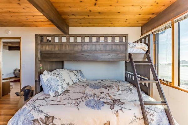 Crown of the Coast image 29