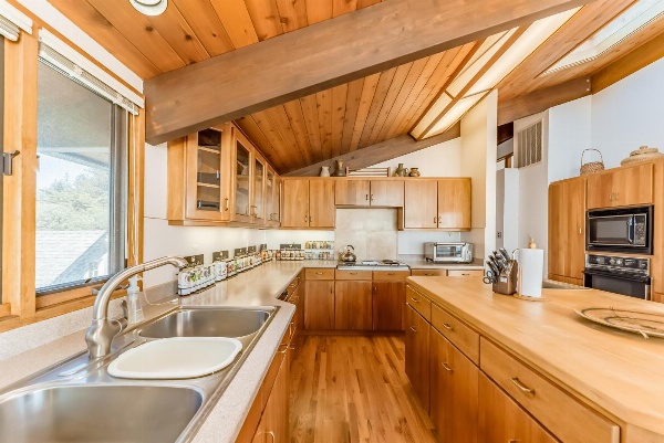 Crown of the Coast image 7